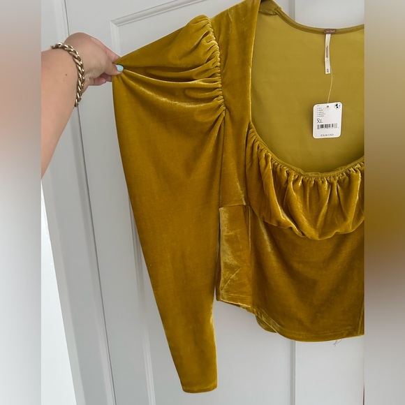 NWT Free People Hold Me Puff Sleeve Velvet Top in glistening gold - Picture 4 of 5